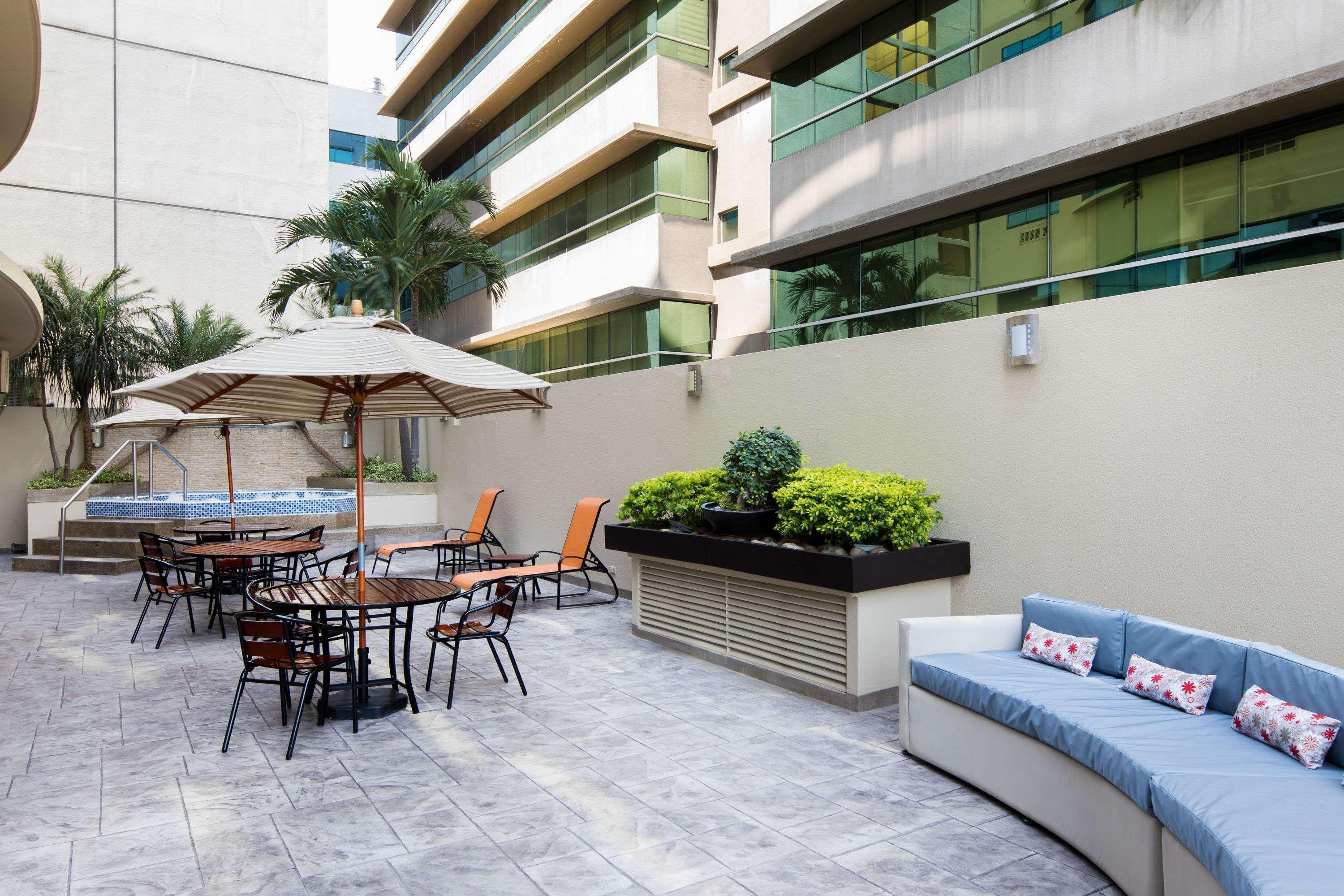 Wyndham Garden Guayaquil Hotel Exterior photo