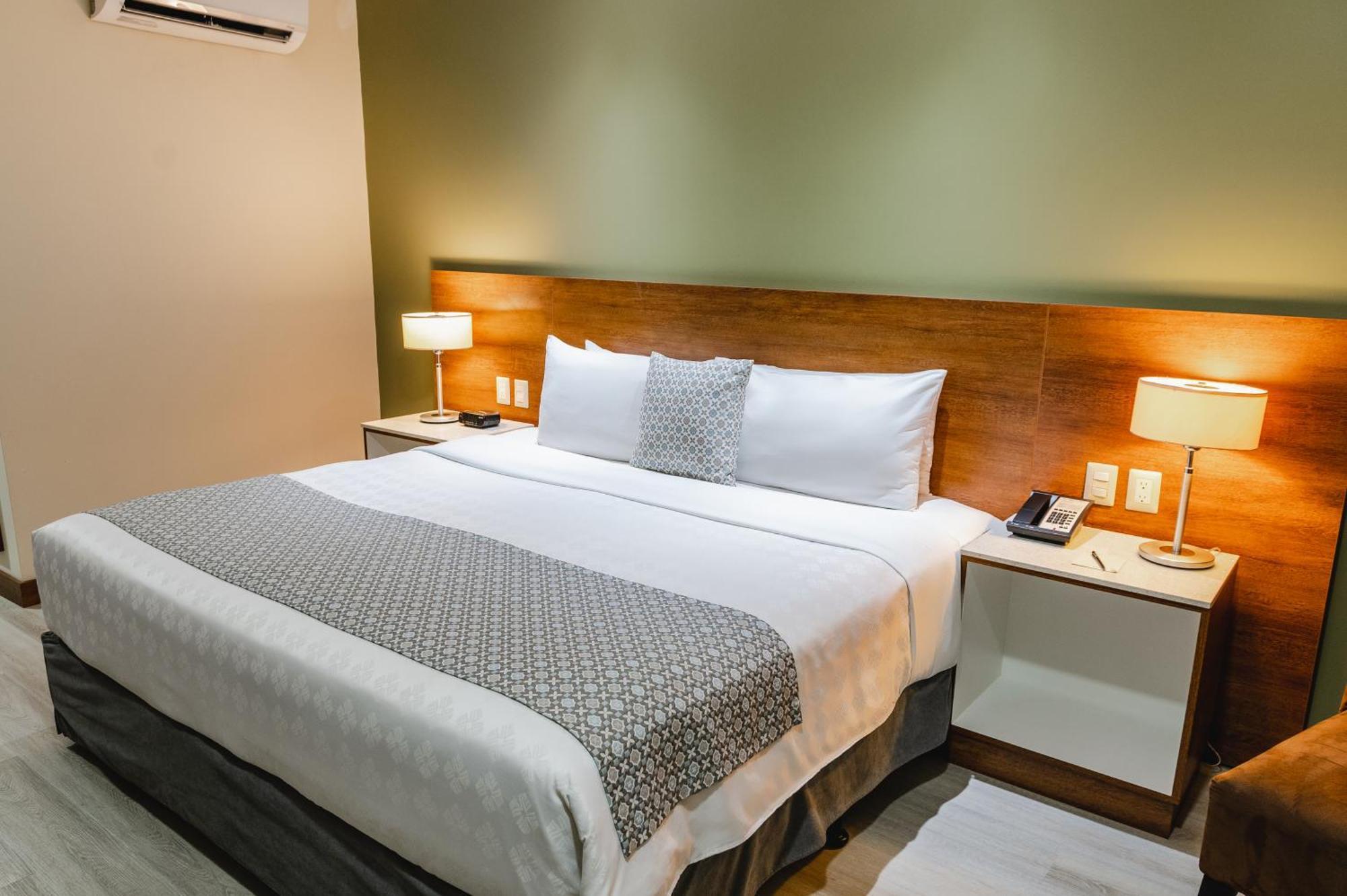 Wyndham Garden Guayaquil Hotel Exterior photo