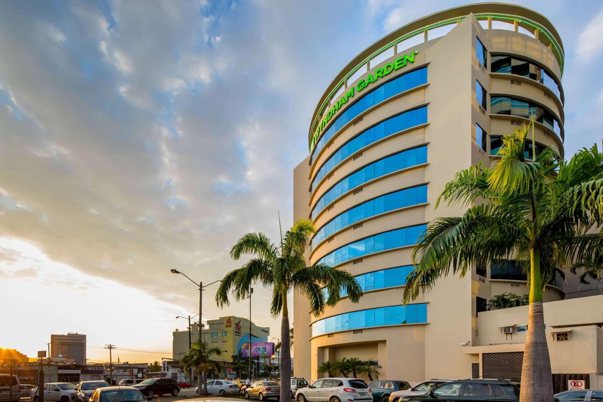 Wyndham Garden Guayaquil Hotel Exterior photo
