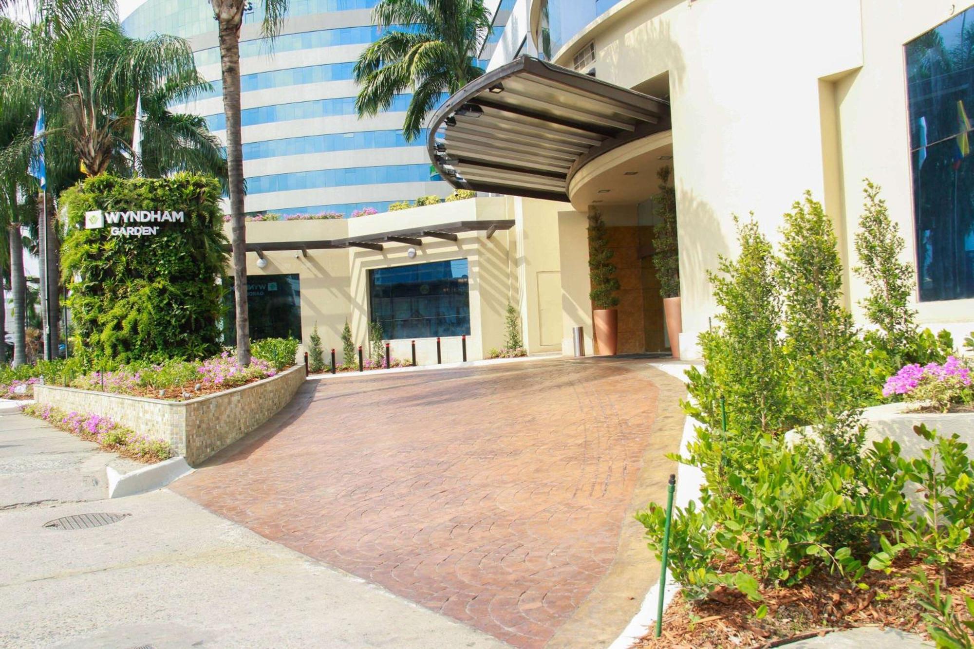 Wyndham Garden Guayaquil Hotel Exterior photo