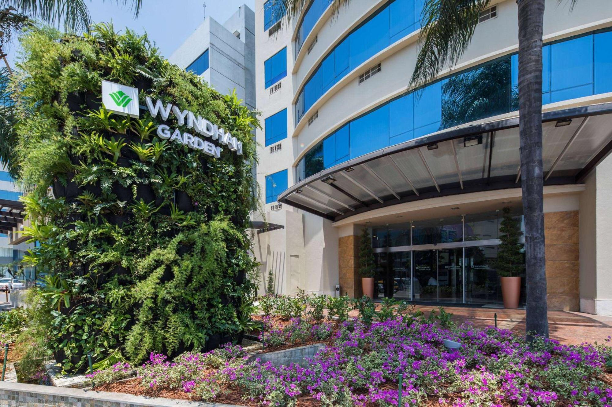 Wyndham Garden Guayaquil Hotel Exterior photo
