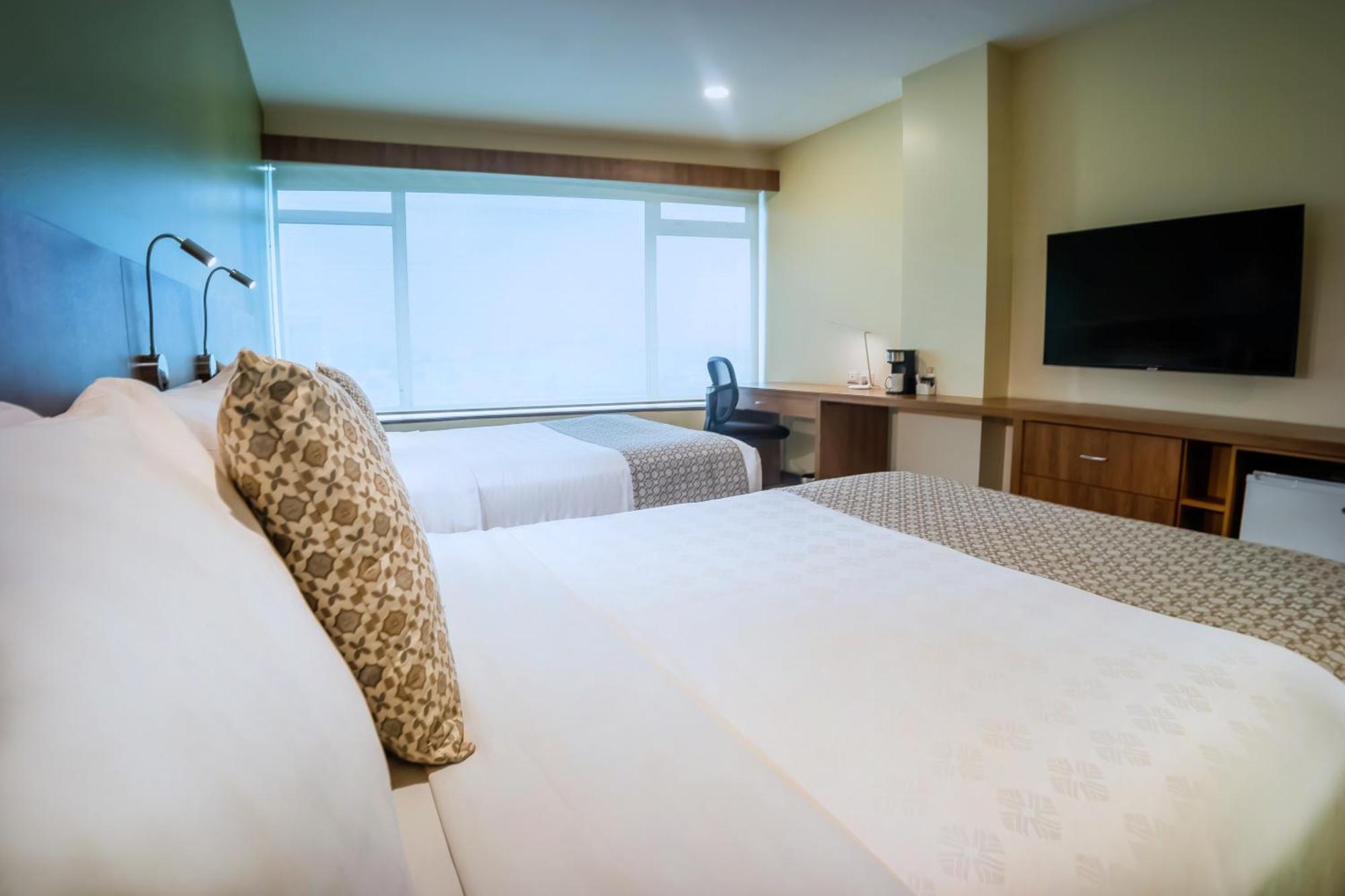 Wyndham Garden Guayaquil Hotel Exterior photo