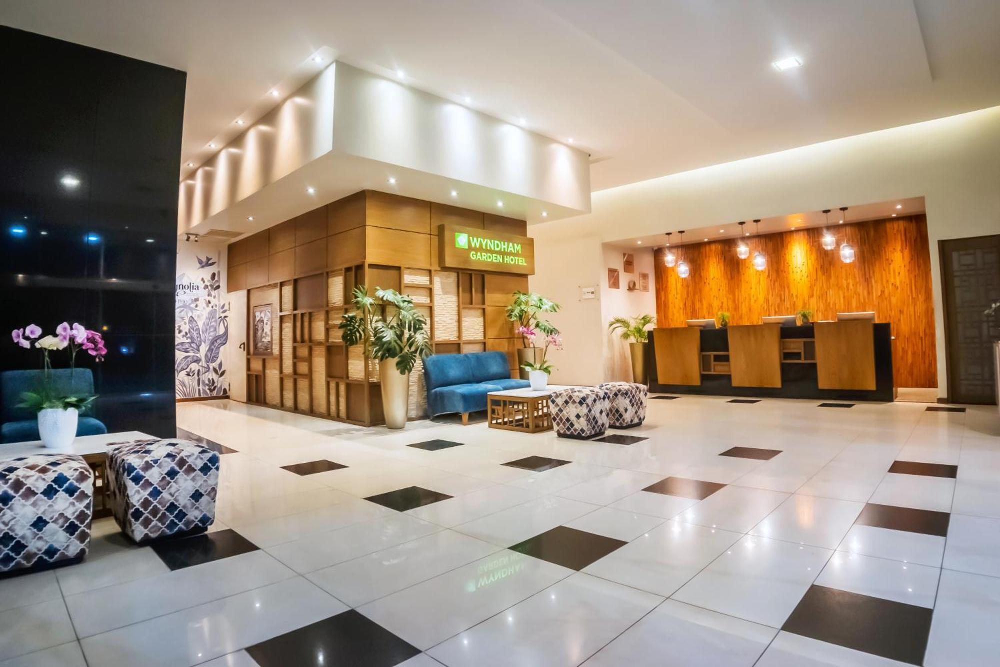 Wyndham Garden Guayaquil Hotel Exterior photo