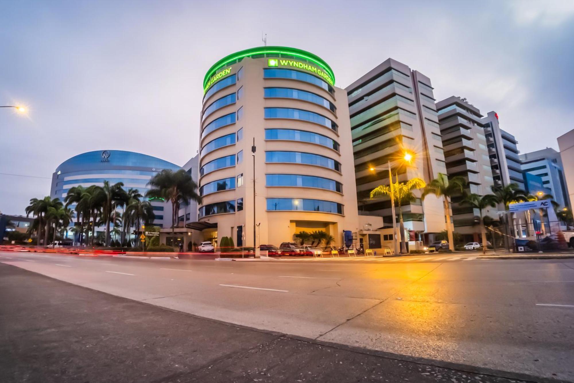 Wyndham Garden Guayaquil Hotel Exterior photo